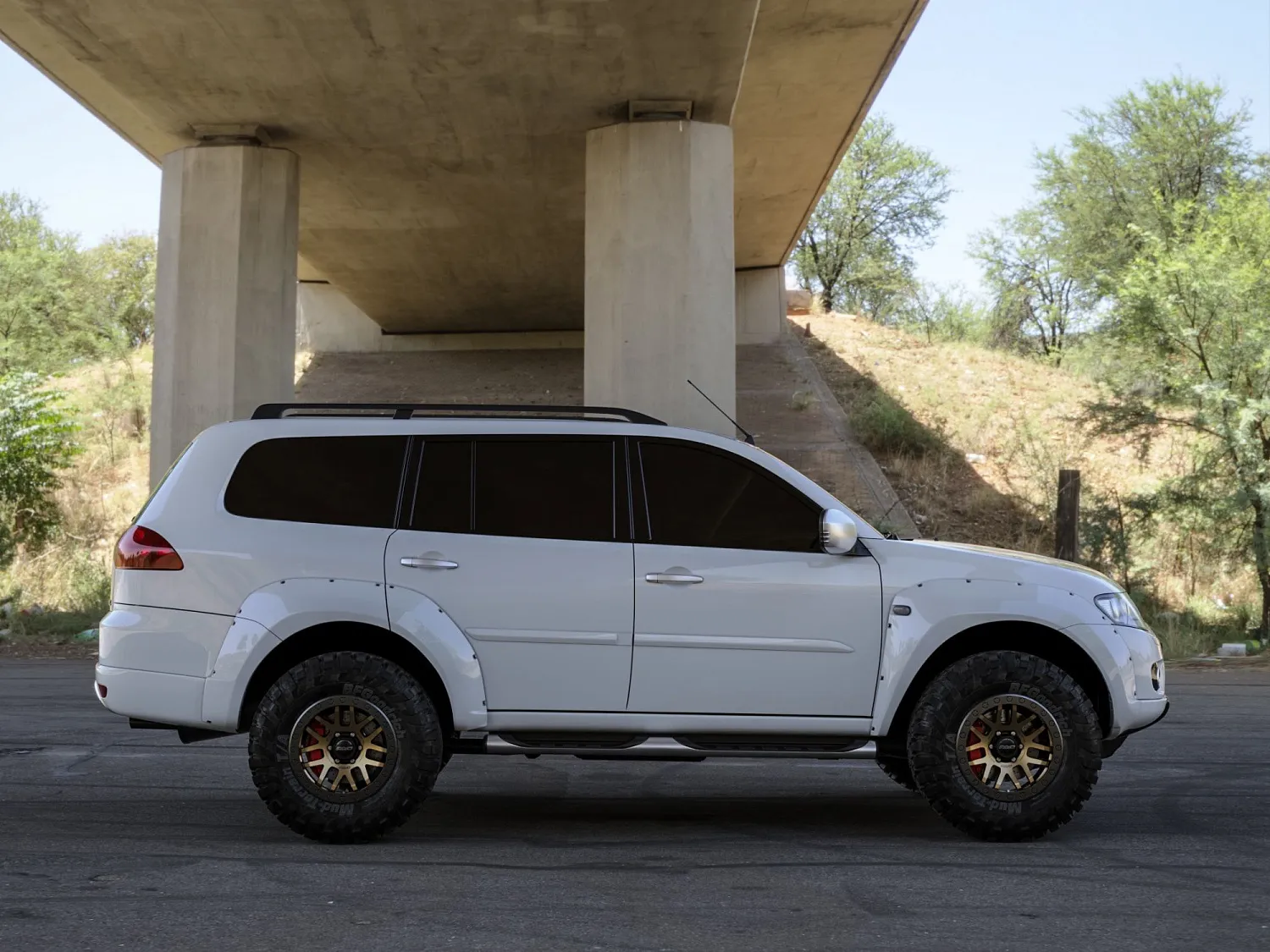 New! Fenders for MMC Pajero Sport 2