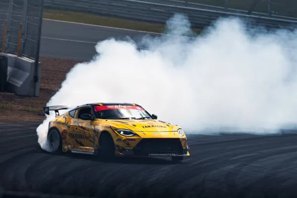 Hood Nissan RZ34