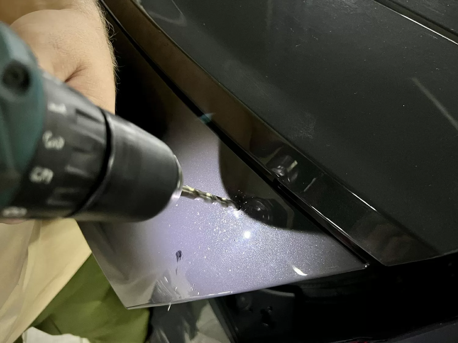 Installation process of spoiler Audi TT 