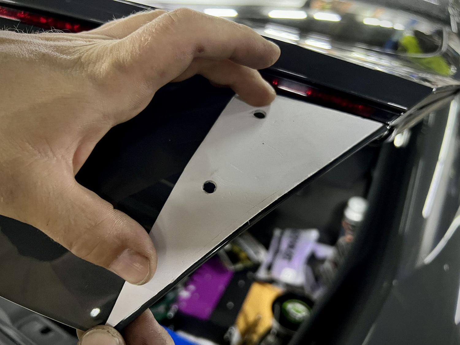 Installation process of spoiler Audi TT 